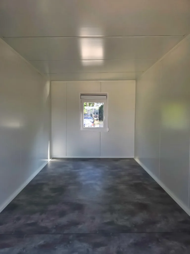 kontener z płyty warstwowej - boxtainer - producent kontenerów - standardowy kontener - prosty pawilon - tani kontener (14)