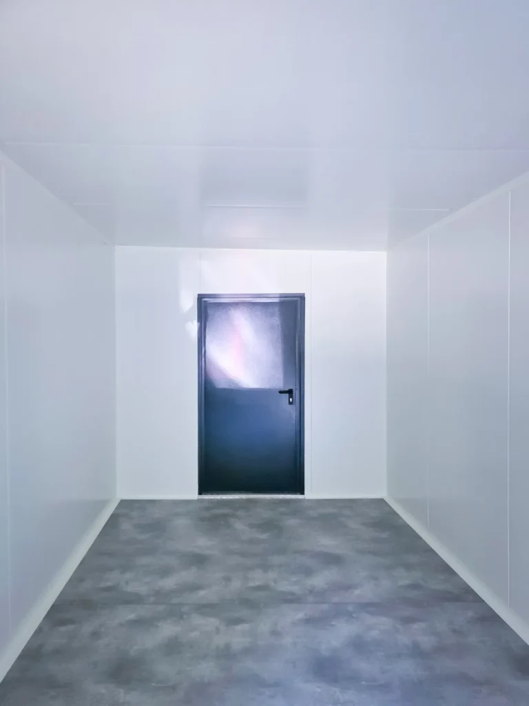 kontener z płyty warstwowej - boxtainer - producent kontenerów - standardowy kontener - prosty pawilon - tani kontener (17)