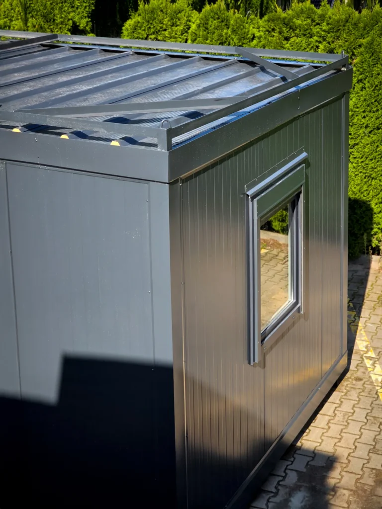 kontener z płyty warstwowej - boxtainer - producent kontenerów - standardowy kontener - prosty pawilon - tani kontener (34)