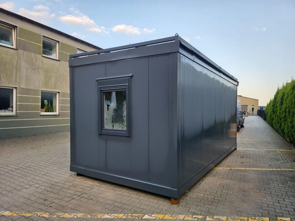kontener z płyty warstwowej - boxtainer - producent kontenerów - standardowy kontener - prosty pawilon - tani kontener (40)